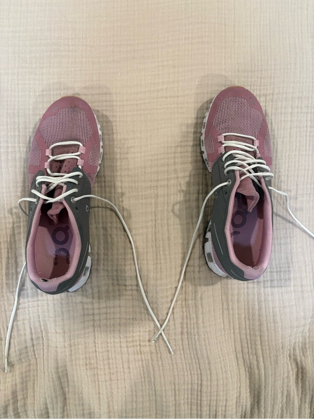 ON Running Women’s Cloud 2.0 Running Shoes Rose Pink / Charcoal Size 7.5